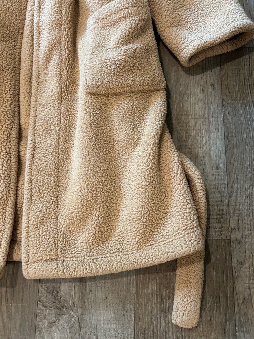 Pottery Barn Tan Sherpa Robe with Waist Tie and Pockets - Picture 2 of 6